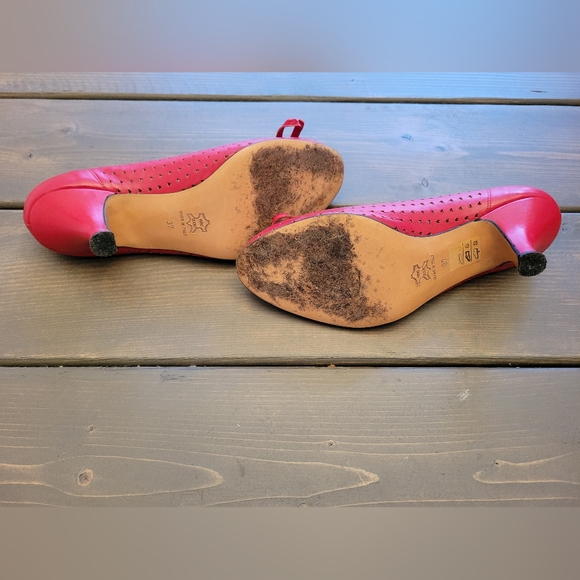 Rare Dirndrl + Bua Attersee red heart pumps size 37  US size (6) - Picture 6 of 7